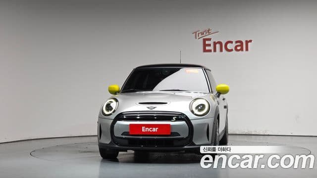 Mini Cooper Electric 2023 — ფოტო 2/32