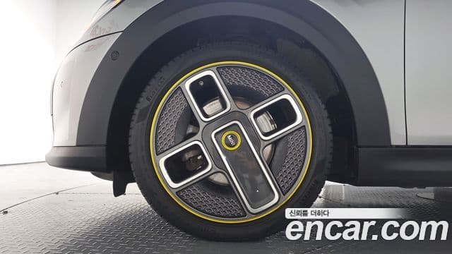 Mini Cooper Electric 2023 — ფოტო 31/32