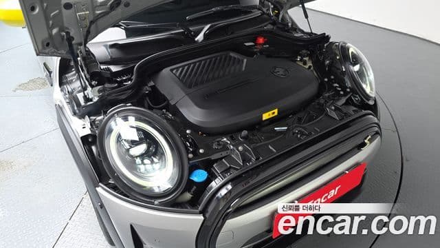 Mini Cooper Electric 2023 — ფოტო 21/32