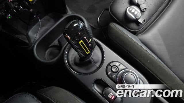 Mini Cooper Electric 2023 — ფოტო 13/32