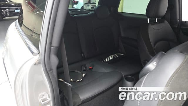 Mini Cooper Electric 2023 — ფოტო 14/32