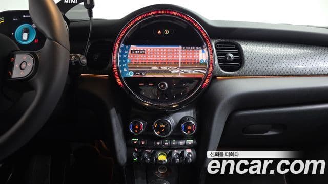 Mini Cooper Electric 2023 — ფოტო 19/32