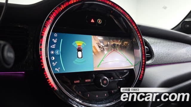 Mini Cooper Electric 2023 — ფოტო 22/32
