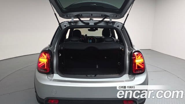 Mini Cooper Electric 2023 — ფოტო 6/32