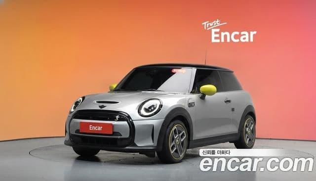 Mini Cooper Electric 2023 — ფოტო 24/32