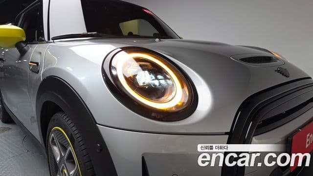 Mini Cooper Electric 2023 — ფოტო 9/32