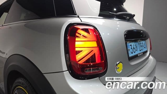 Mini Cooper Electric 2023 — ფოტო 10/32