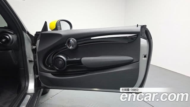 Mini Cooper Electric 2023 — ფოტო 8/32