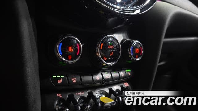 Mini Cooper Electric 2023 — ფოტო 16/32