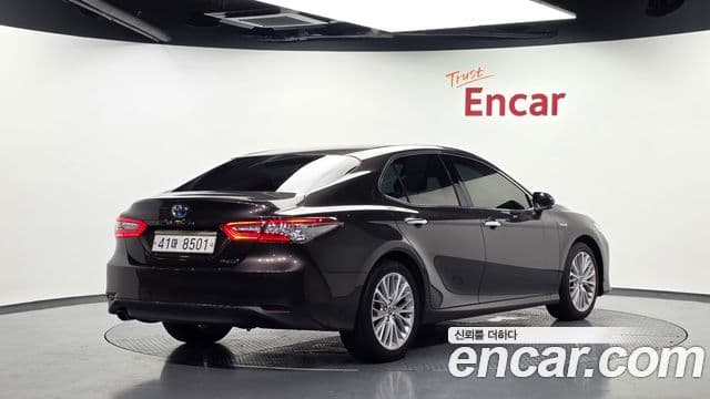 Toyota Camry 2019 — Şəkil 24/32