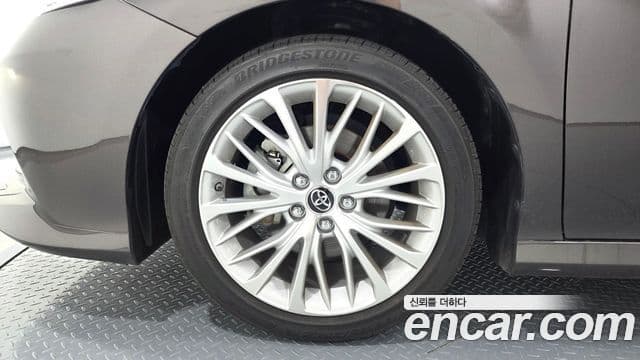 Toyota Camry 2019 — Şəkil 11/32