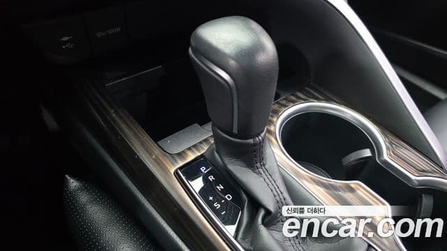 Toyota Camry 2019 — Şəkil 28/32
