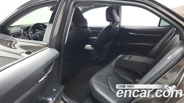 Toyota Camry 2019 — Şəkil 18/32