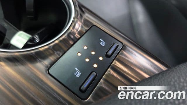 Toyota Camry 2019 — Şəkil 29/32