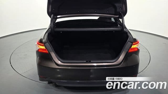 Toyota Camry 2019 — Şəkil 22/32
