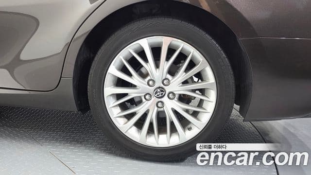 Toyota Camry 2019 — Şəkil 5/32