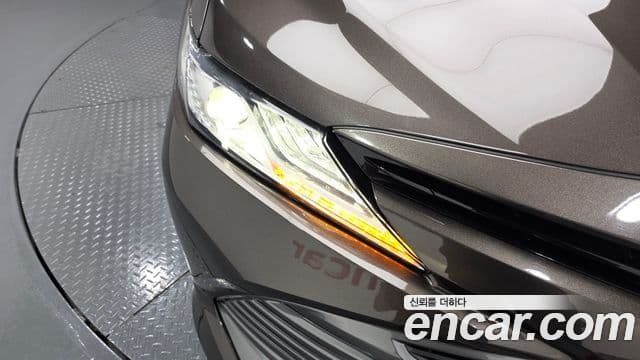 Toyota Camry 2019 — Şəkil 21/32