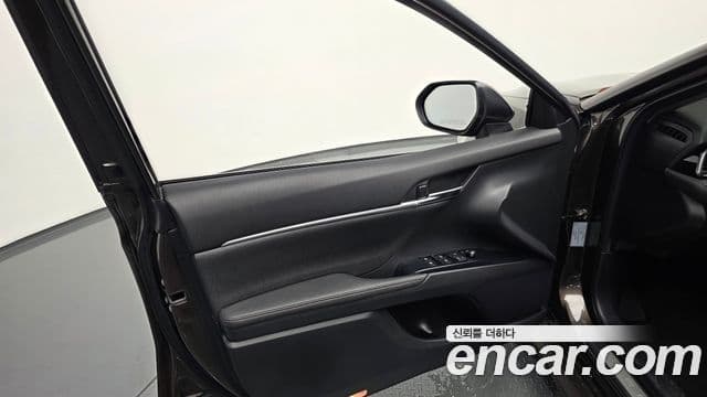Toyota Camry 2019 — Şəkil 27/32