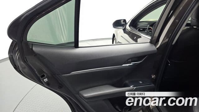 Toyota Camry 2019 — Şəkil 31/32