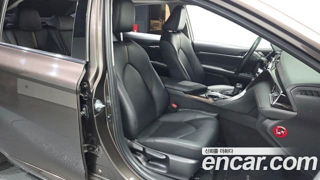 Toyota Camry 2019 — Şəkil 26/32