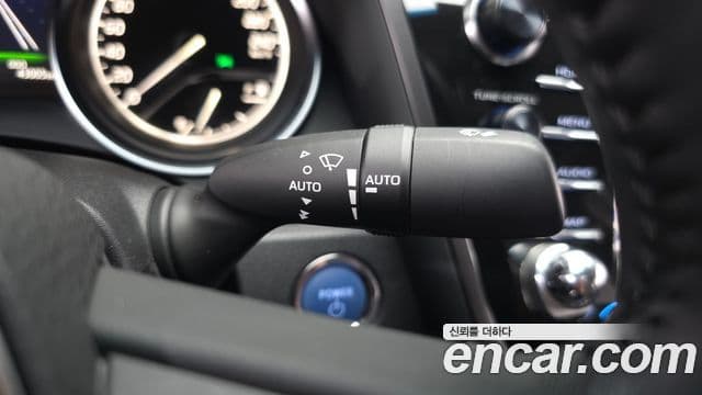 Toyota Camry 2019 — Şəkil 32/32