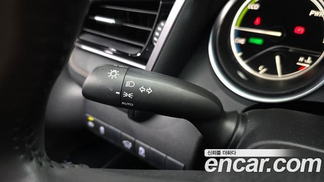 Toyota Camry 2019 — Şəkil 14/32