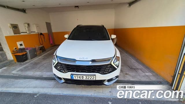 Kia Sportage 2023 — Фото 1/17