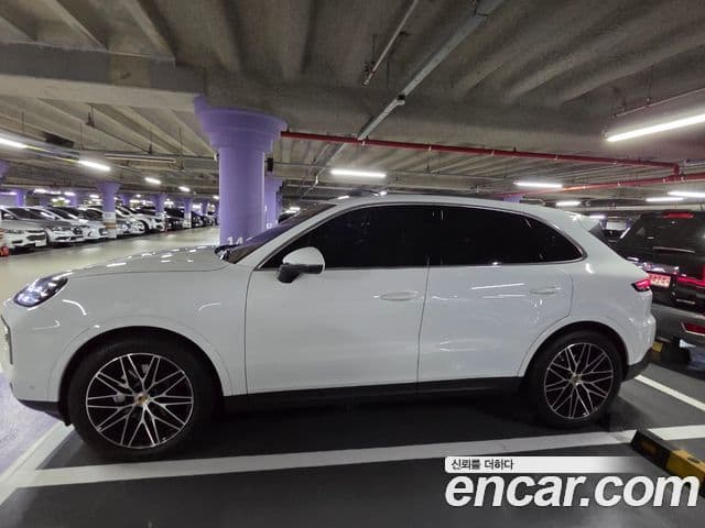 Porsche Cayenne 2023 — Photo 15/17