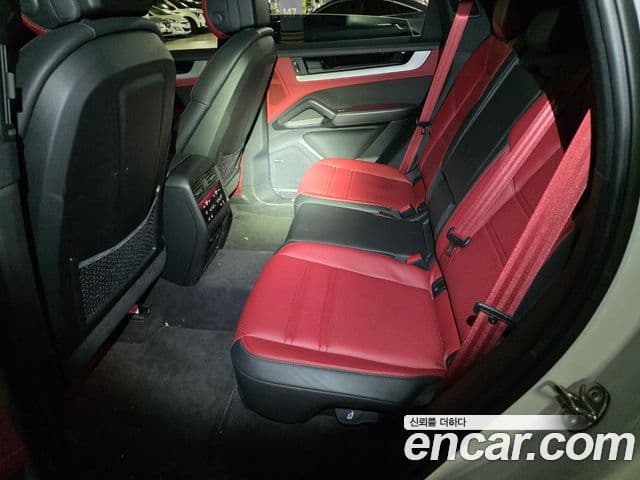 Porsche Cayenne 2023 — Photo 9/17
