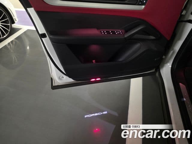 Porsche Cayenne 2023 — Photo 5/17