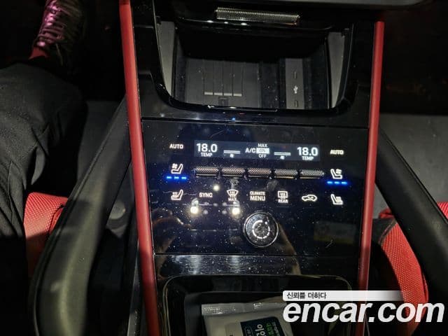 Porsche Cayenne 2023 — Photo 8/17