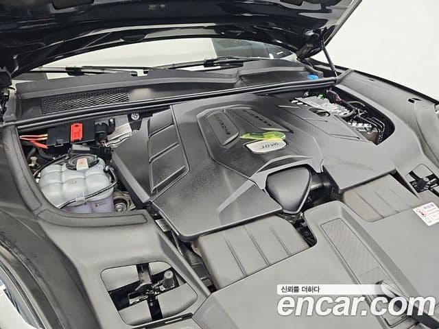 Porsche Cayenne 2022 — Photo 3/18