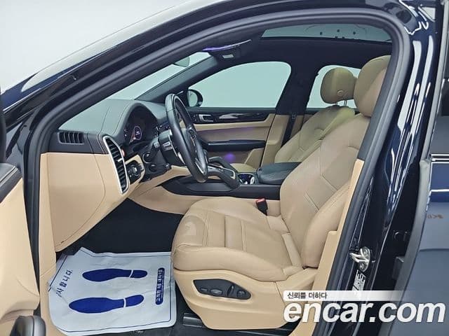 Porsche Cayenne 2022 — Photo 4/18