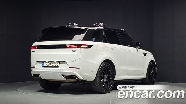 Land Rover Range Rover Sport 2023 — ფოტო 7/20