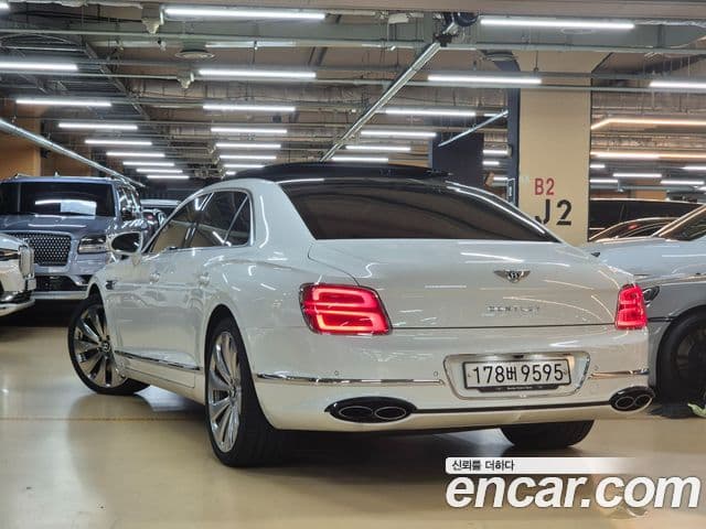 Bentley Flying Spur 2022 — Photo 12/20