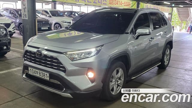 Toyota RAV4 2019 — Фото 1/17