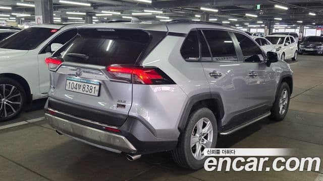 Toyota RAV4 2019 — Фото 4/17
