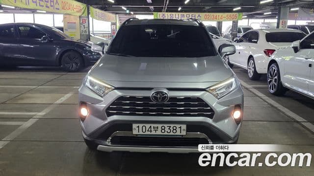 Toyota RAV4 2019 — Фото 6/17