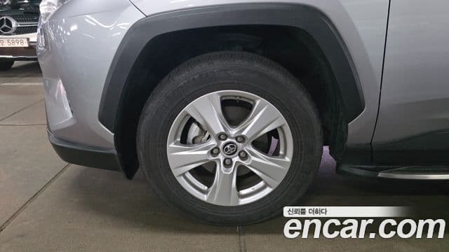 Toyota RAV4 2019 — Фото 12/17