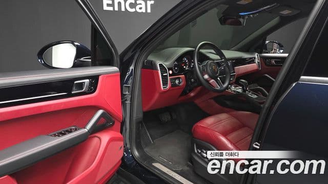 Porsche Cayenne 2019 — Photo 3/33