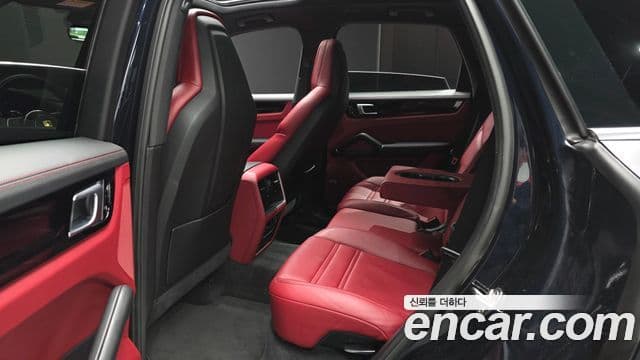 Porsche Cayenne 2019 — Photo 14/33