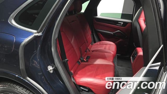 Porsche Cayenne 2019 — Photo 10/33