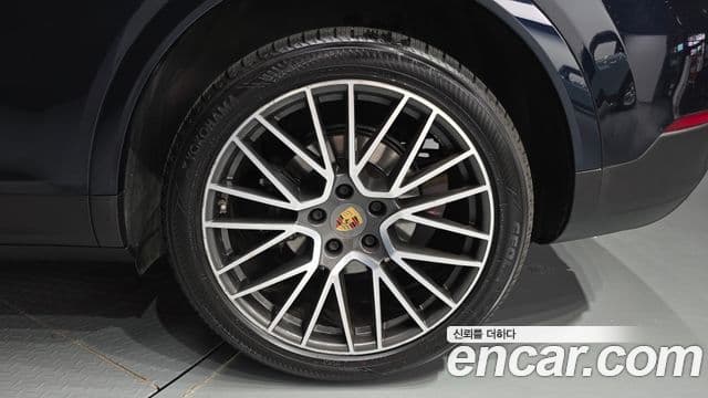 Porsche Cayenne 2019 — Photo 16/33