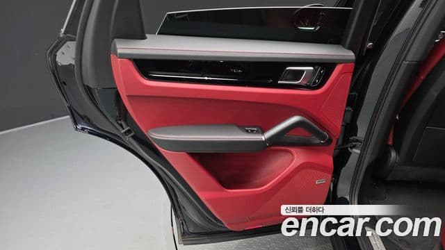 Porsche Cayenne 2019 — Photo 20/33