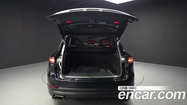 Porsche Cayenne 2019 — Photo 32/33