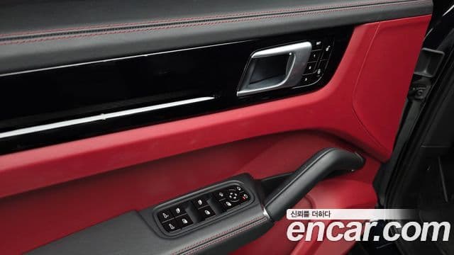 Porsche Cayenne 2019 — Photo 7/33