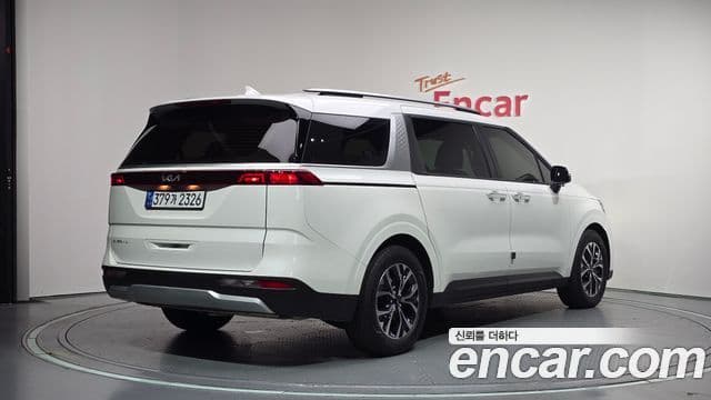 Kia Carnival 2023 — Фото 2/20