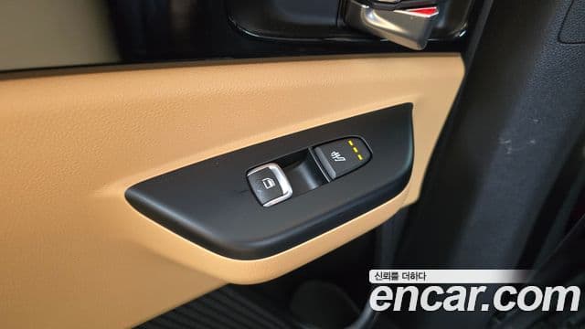 Kia Carnival 2023 — Фото 17/20