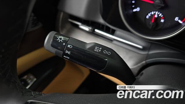 Kia Carnival 2023 — Фото 18/20