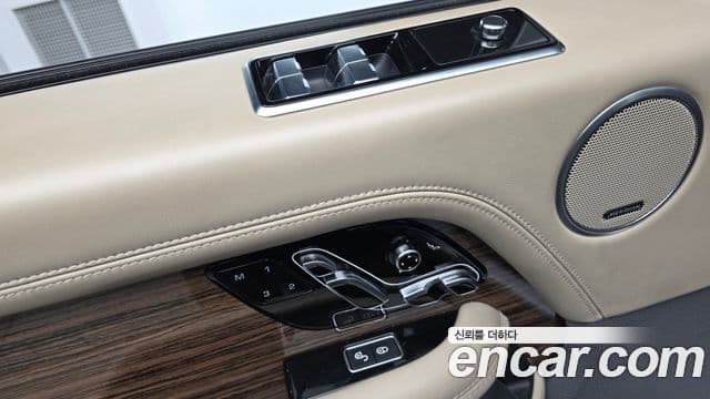 Land Rover Range Rover 2018 — ფოტო 17/35